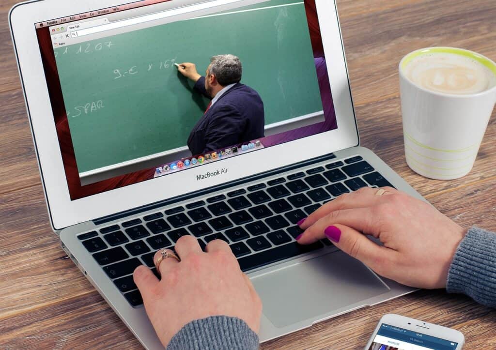 Strategies for Effective Online Learning in the Digital Age.